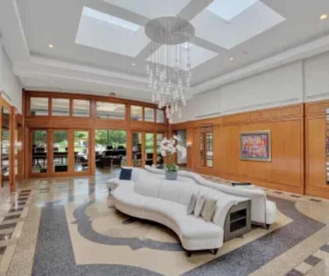 Building Photo - 1600 S Eads St