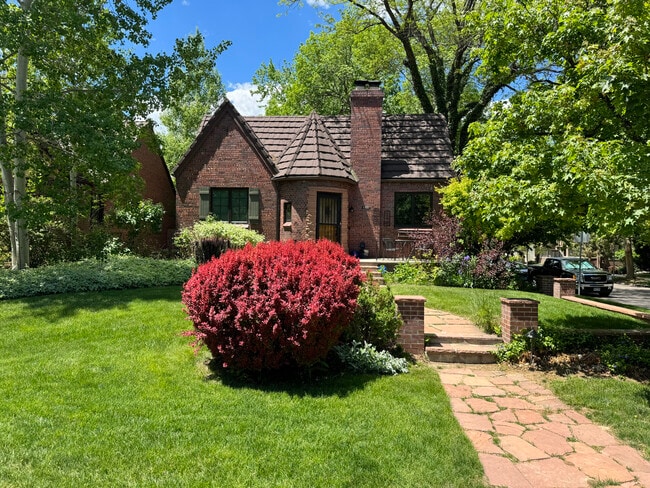 Primary Photo - 695 Ash St.