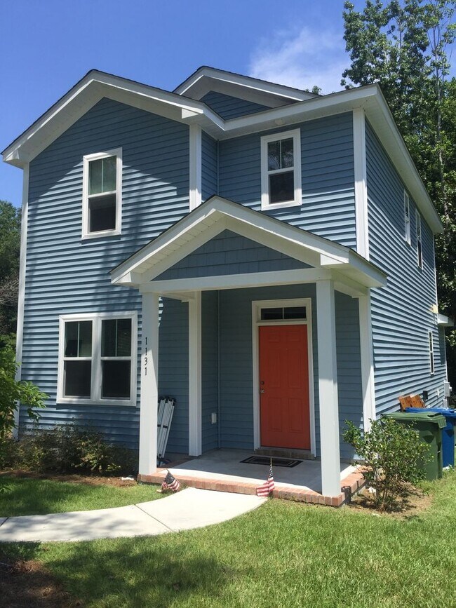 Primary Photo - 1131 Greenwood Ave