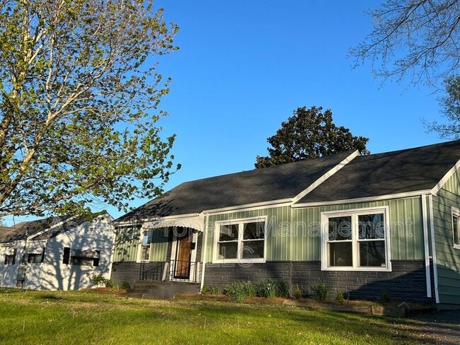 Primary Photo - 1910 McBrien Rd