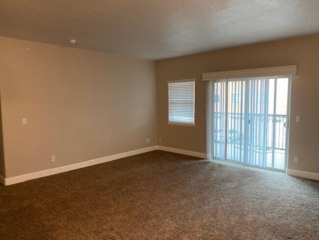 Building Photo - PHEASANT RUN CONDO (PR#5)
