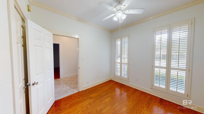 Building Photo - 6052 Magnolia Pl E