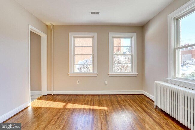 Building Photo - 530 E Alexandria Ave