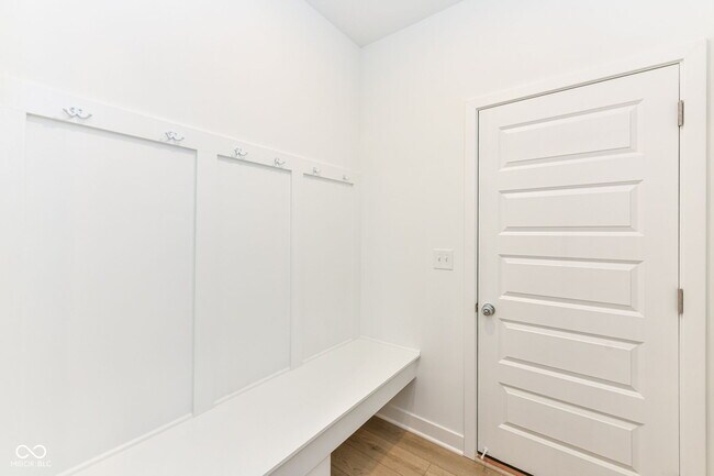 Building Photo - 16913 Sherwin Ct