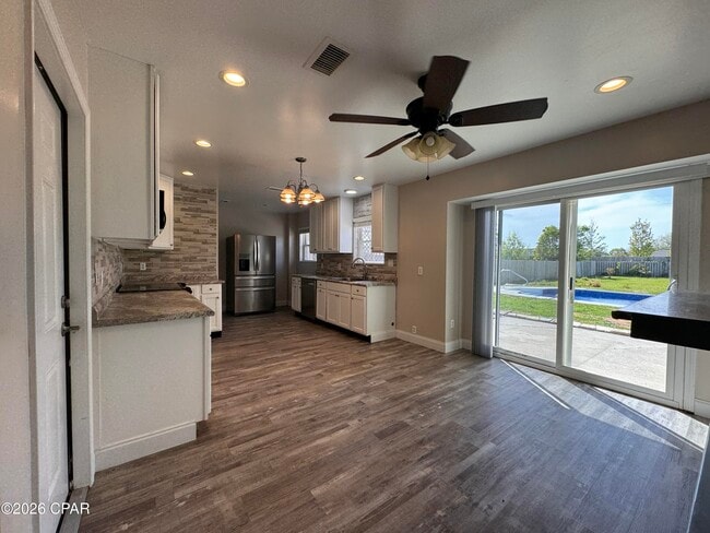 Building Photo - 607 Plantation Ct