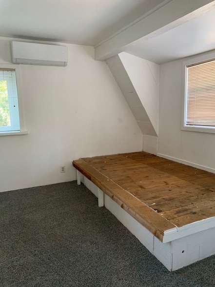 Building Photo - 1165 Hobart St