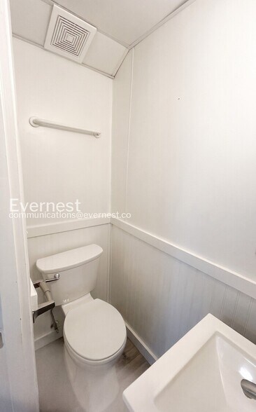 Building Photo - 2913 Chatsworth Way