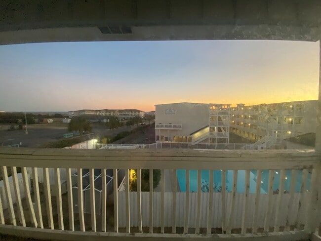 Building Photo - OCEAN VIEW OF THE SUNRISE AND SUNSET!!!