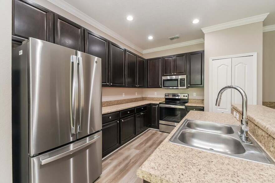 Building Photo - 9325 Aplomado Circle