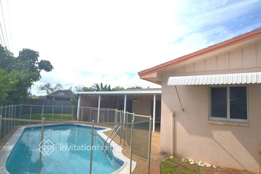 Building Photo - 5220 SW 8th Ct