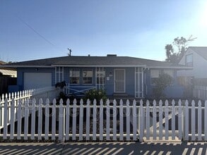 Building Photo - 632 Fir St