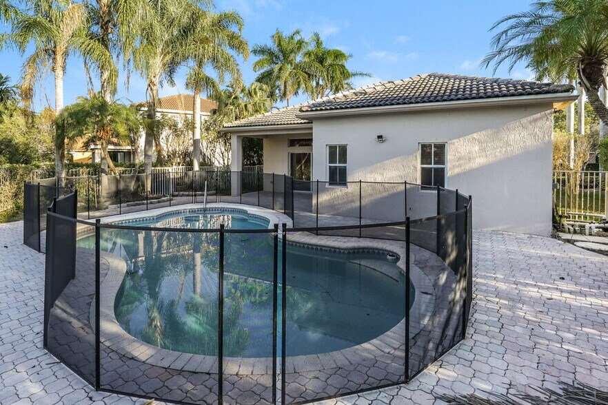 Building Photo - 966 Bluewood Terrace