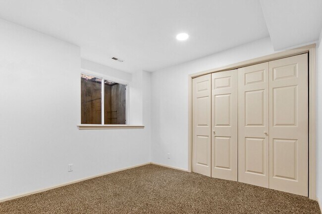 Building Photo - Parkside Paradise: Spacious 5-Bed Luxury in Hobble Creek