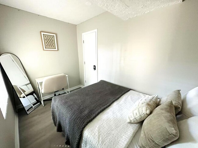 Building Photo - 4610 Tyne Dr