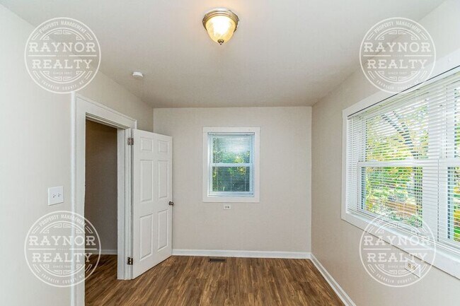 Building Photo - 117 S Briggs Ave