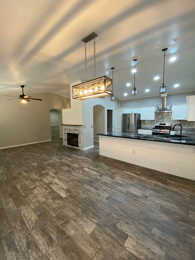 Building Photo - *COMING SOON* Beautifully Upgraded Rancher...