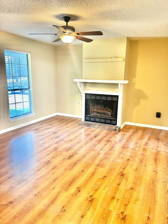 Building Photo - Home For Lease