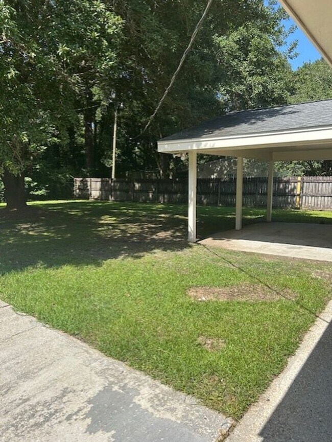 Building Photo - Newly renovated 3/2 home located in River Forest Covington