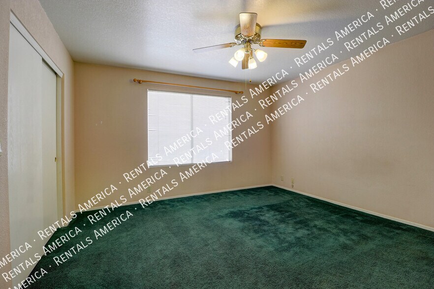 Building Photo - 2517 W Knox Rd