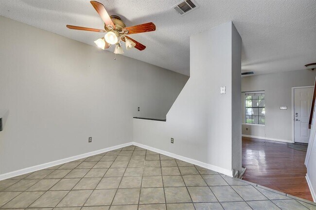 Building Photo - 1411 Gracy Farms Ln