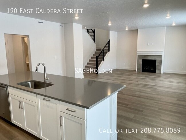 Building Photo - 190 E Caldera St
