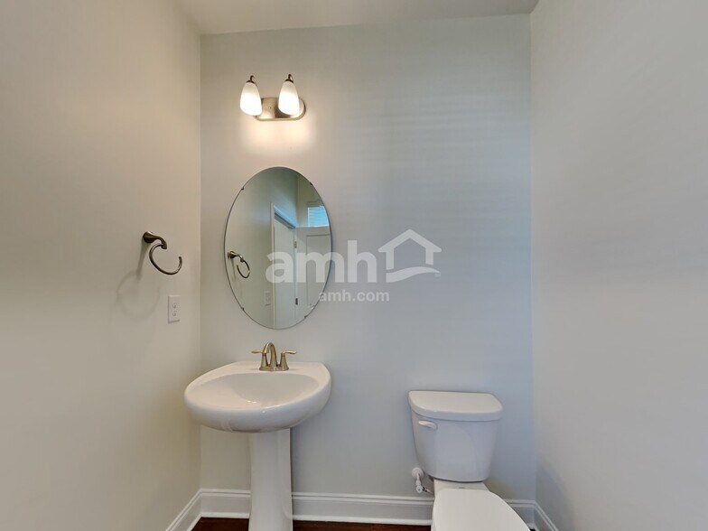 Building Photo - 157 Larragan Dr