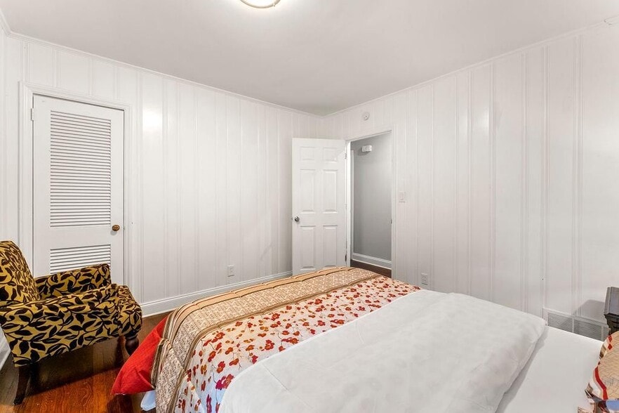 Building Photo - 1131 Custer Ave SE