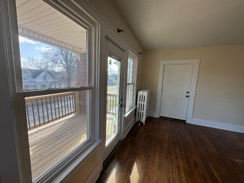 Building Photo - 802 S Cedar St