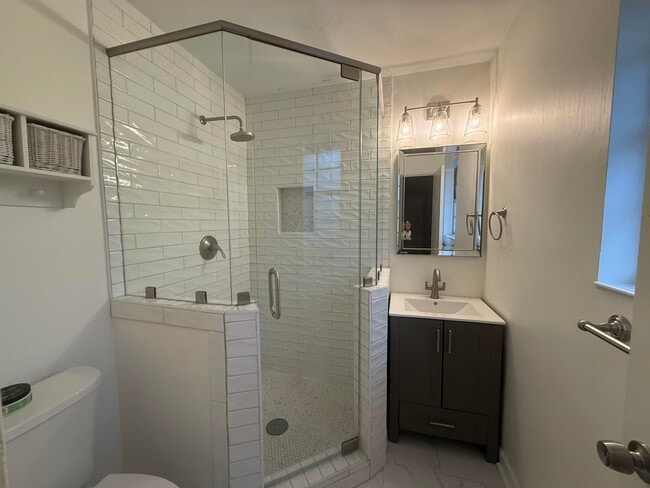 Building Photo - 2033 Doomar Dr