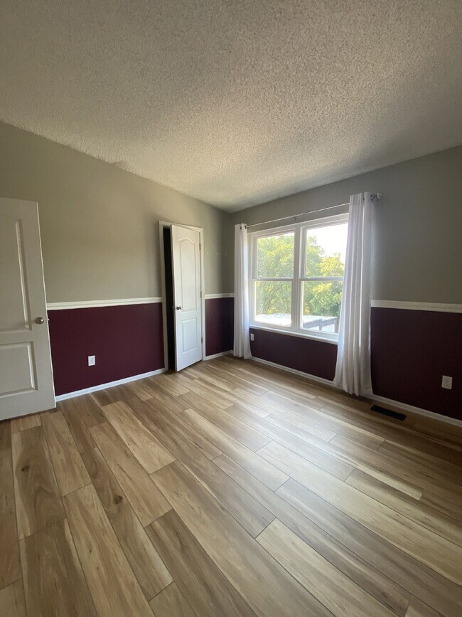 Building Photo - 3 bedroom townhouse - Plumtree