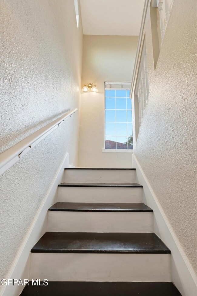 Building Photo - 7536 Le Conte Dr