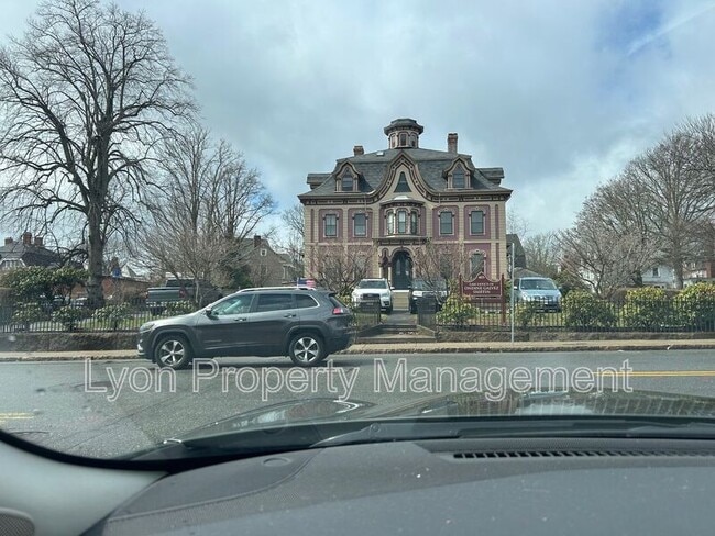 Building Photo - 44 7th St