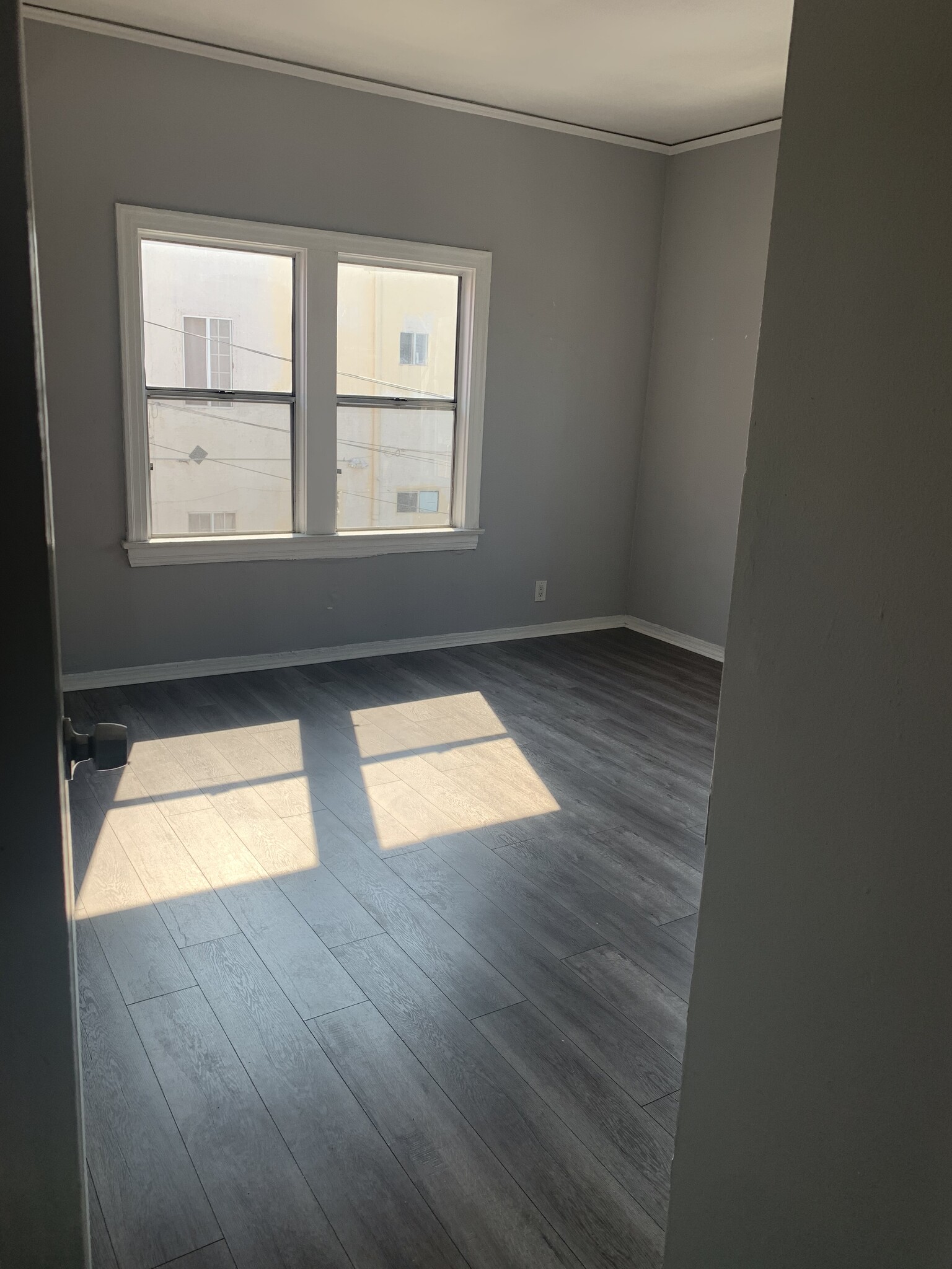 Building Photo - 2322 1/2 E 2nd St