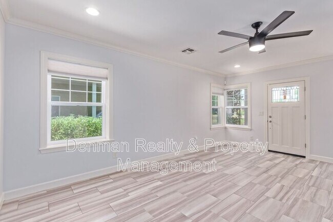 Building Photo - 1513 E Earll Dr