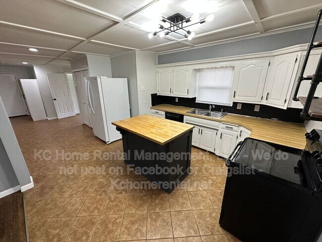 Building Photo - 5016 Norwood Ave