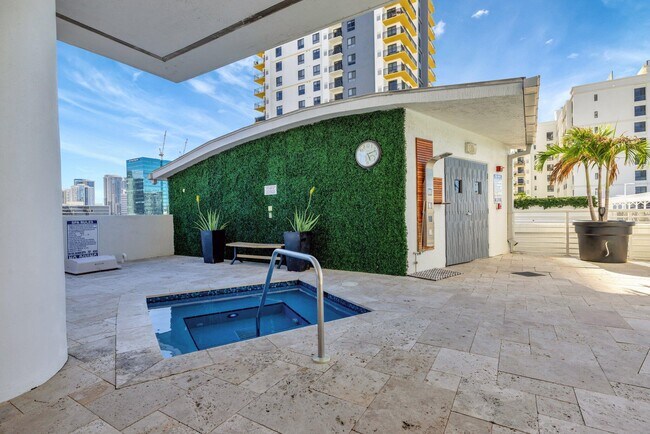 Building Photo - 315 NE 3rd Ave