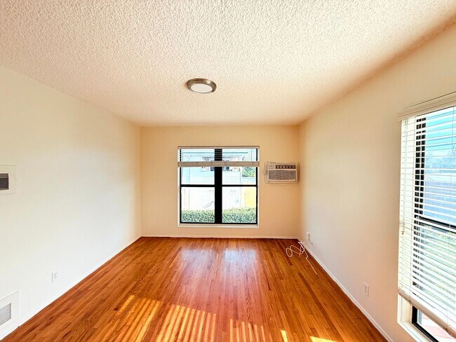 Building Photo - 2270 White St