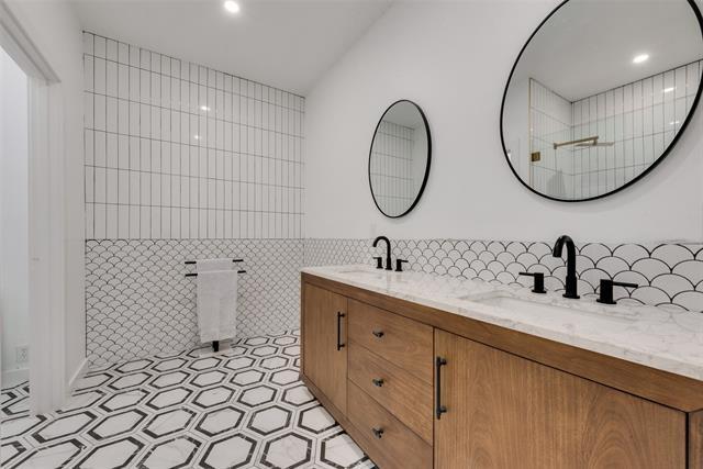 Building Photo - 632 Melba St