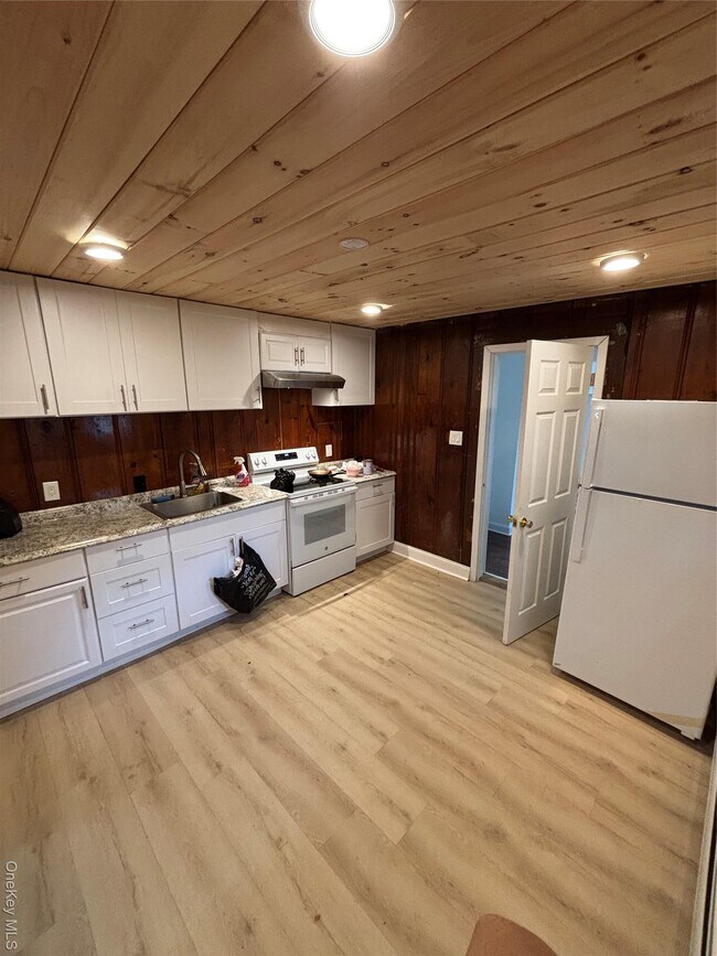 Building Photo - 5886 NY-82