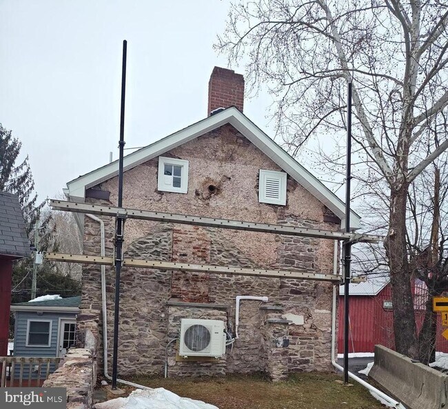 Building Photo - 824 Kintner Rd