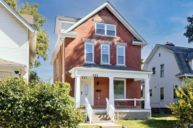 Primary Photo - Single Family House! JUST RENOVATED! Centr...