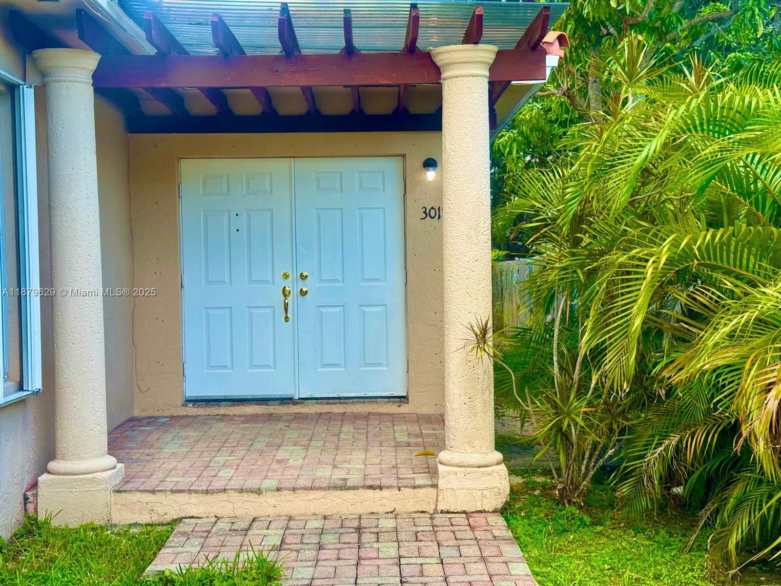 Building Photo - 3019 SW 23rd St