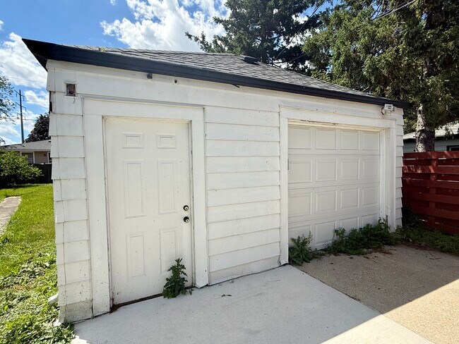 Building Photo - 2720 26th Ave