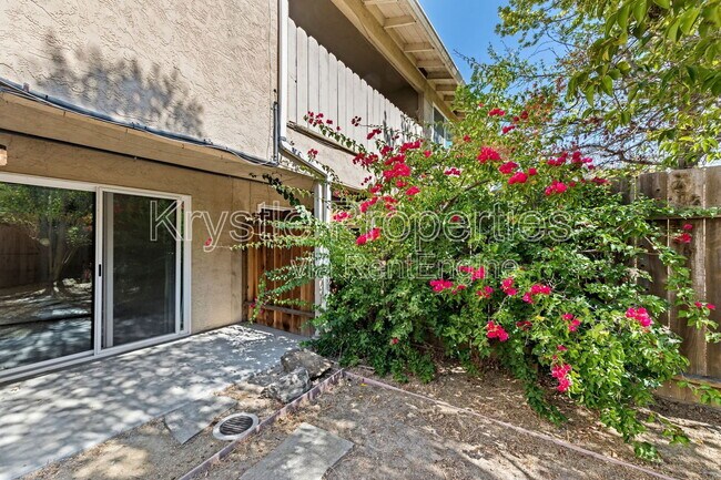 Building Photo - 130 Yorkshire Ct