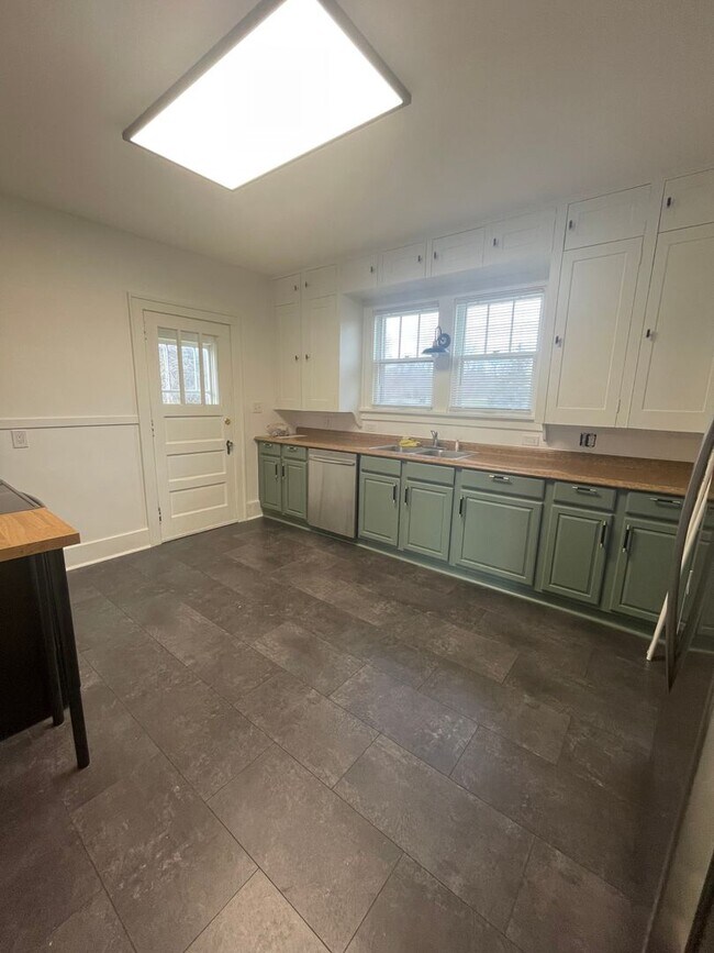 Building Photo - Four Bedroom Farmhouse on Three Acres