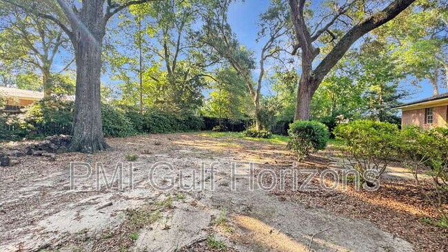 Building Photo - 8053 Malibu Cir