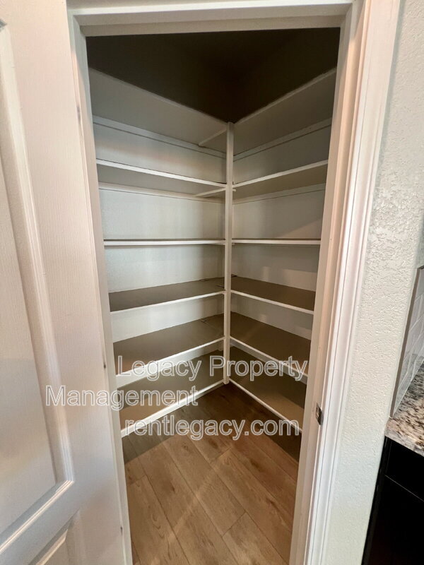 Building Photo - 436 Rose St