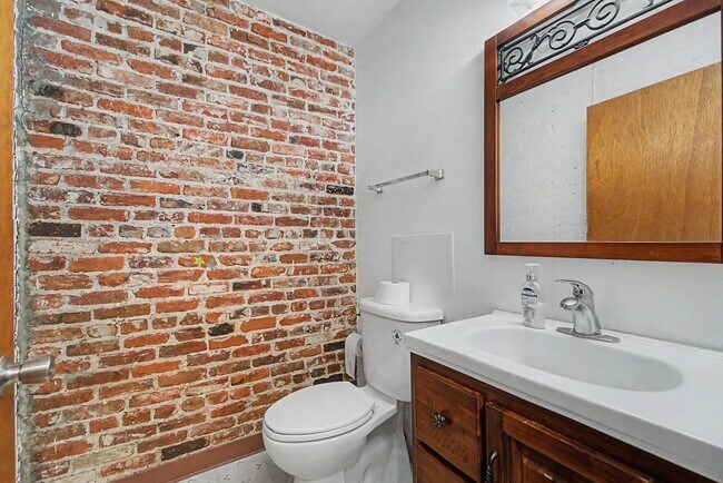 Building Photo - 1113