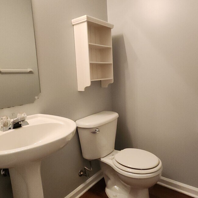 Building Photo - Inviting 2 Story House for Rent in Kerners...