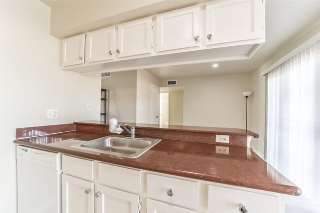 Primary Photo - 6202 Skyline Dr